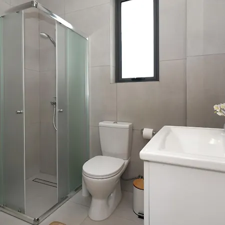 Vitalia - 3 En-suite Beds With Private Pool Вилла Паралимни