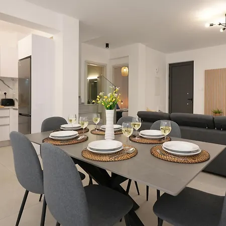 Vitalia - 3 En-suite Beds With Private Pool فيلة باراليمني