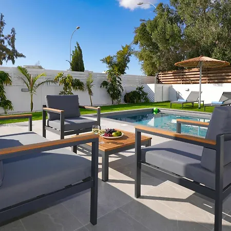 Vitalia - 3 En-suite Beds With Private Pool *