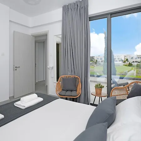 Vitalia - 3 En-suite Beds With Private Pool * 帕拉利米尼