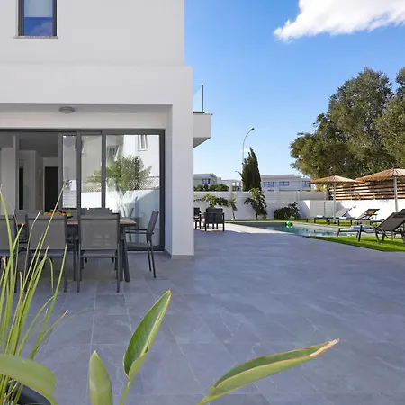 Vitalia - 3 En-suite Beds With Private Pool Semesterbostad Paralimni