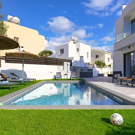 Vitalia - 3 En-suite Beds With Private Pool Semesterbostad