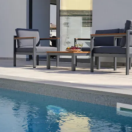Semesterbostad Vitalia - 3 En-suite Beds With Private Pool *