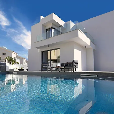 Vitalia - 3 En-suite Beds With Private Pool *