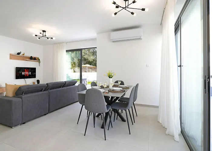 Vitalia - 3 En-suite Beds With Private Pool *