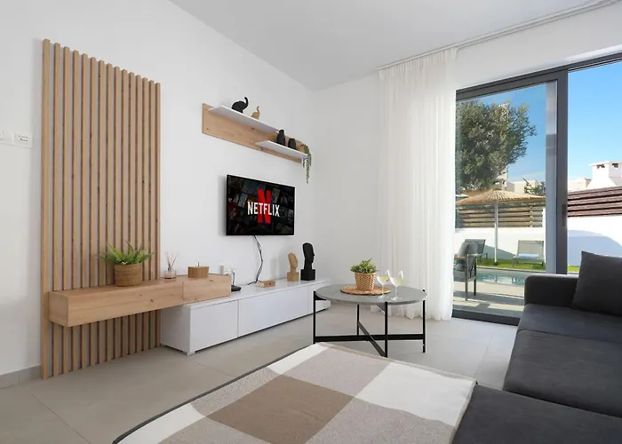 Villa Vitalia - 3 En-suite Beds With Private Pool