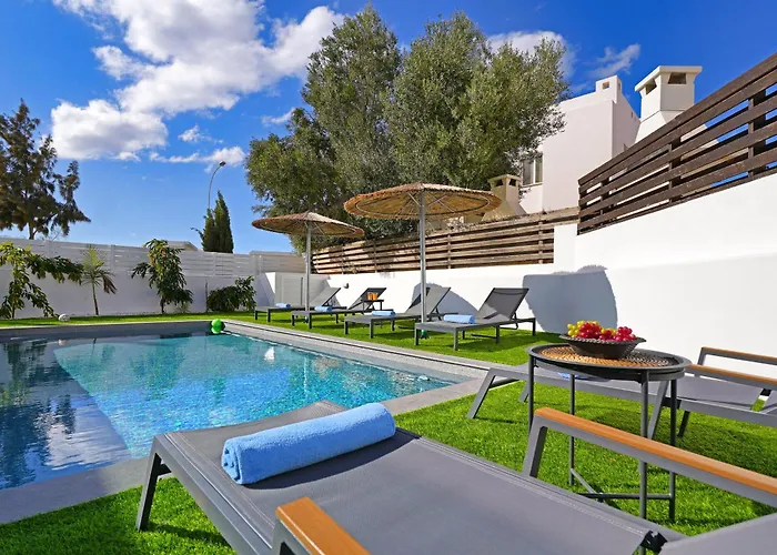 Villa Vitalia - 3 En-suite Beds With Private Pool *