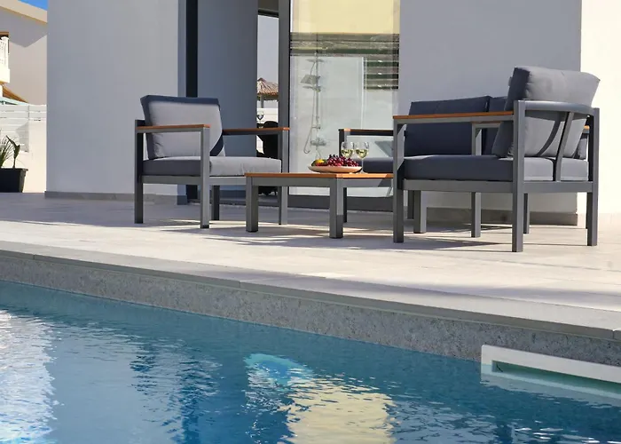 Villa Vitalia - 3 En-suite Beds With Private Pool *