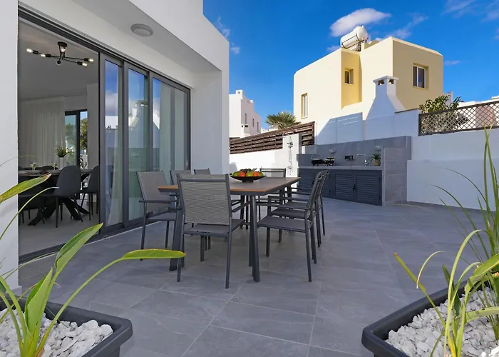 Vitalia - 3 En-suite Beds With Private Pool *