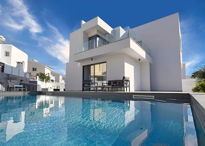 Vitalia - 3 En-suite Beds With Private Pool *